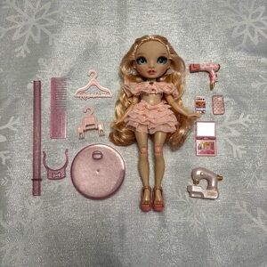 Rainbow High Victoria Whitman Series 5 Light Pink Doll MGA Entertainment 2023